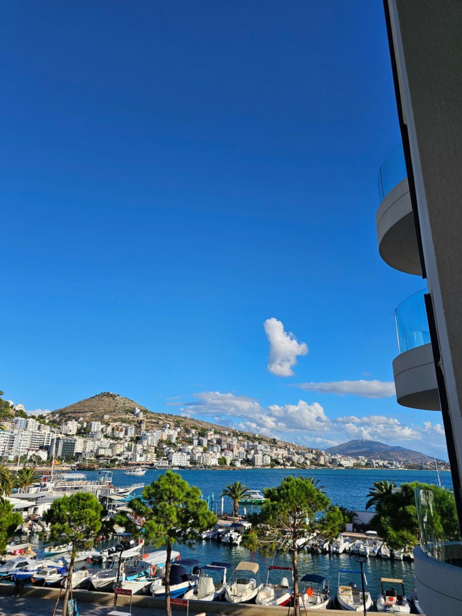 Lion Gate Hotel Sarandë Exterior foto