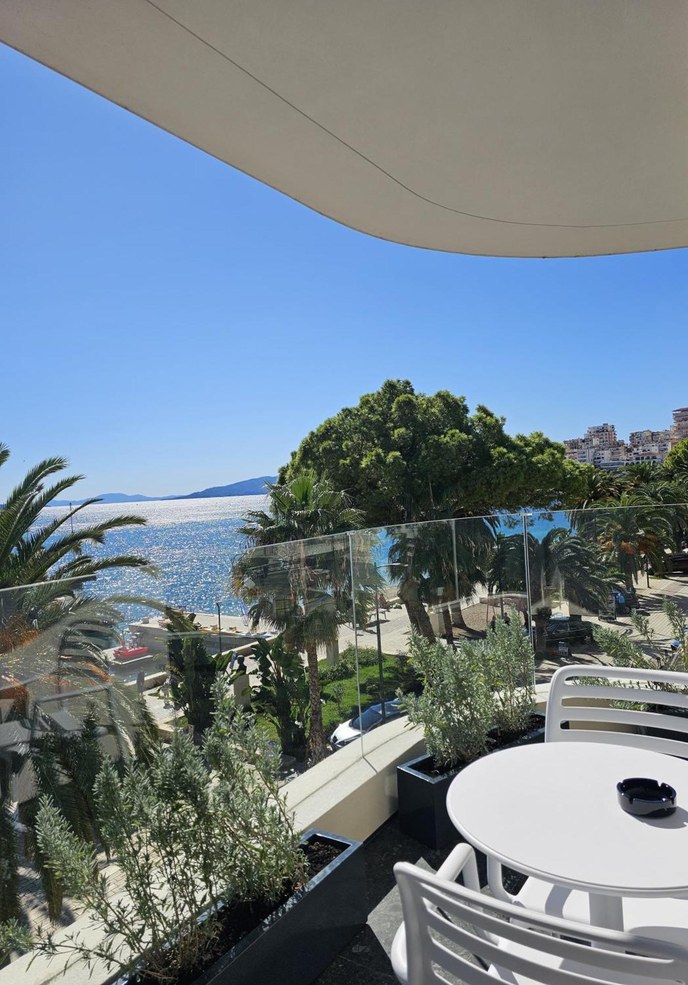 Lion Gate Hotel Sarandë Exterior foto